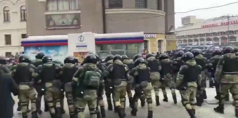 5 мая выходит. ОМОН В метро. ОМОНОВЕЦ вблизи. Омоновцы в метро. Комсомольский ОМОН.