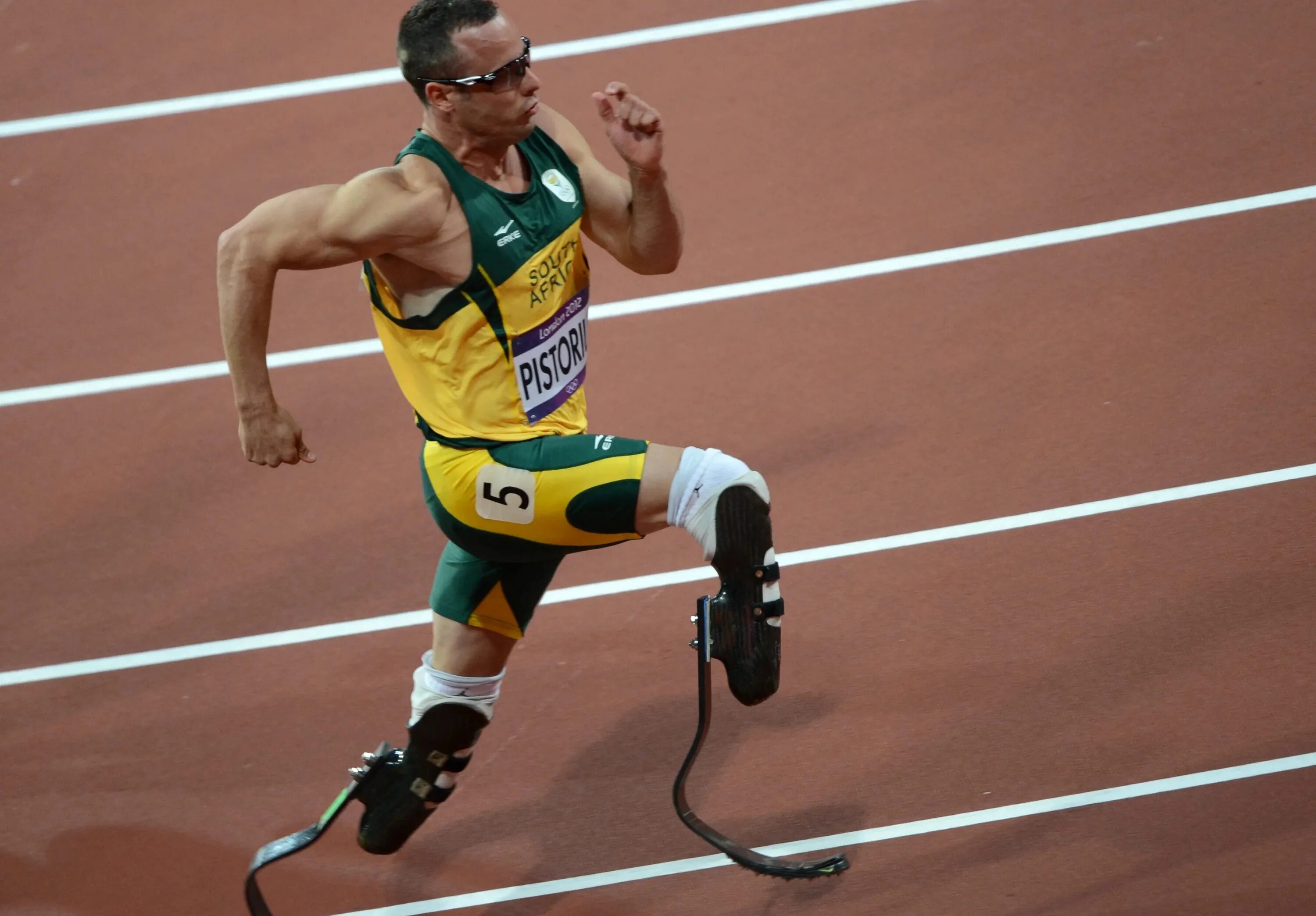 Истории спортсменов. Южноафриканский бегун Оскар Писториус. Бегун паралимпиец Оскар Писториус. Безногий бегун Оскар Писториус. Оскар Писториус южноафриканский Спринтер.