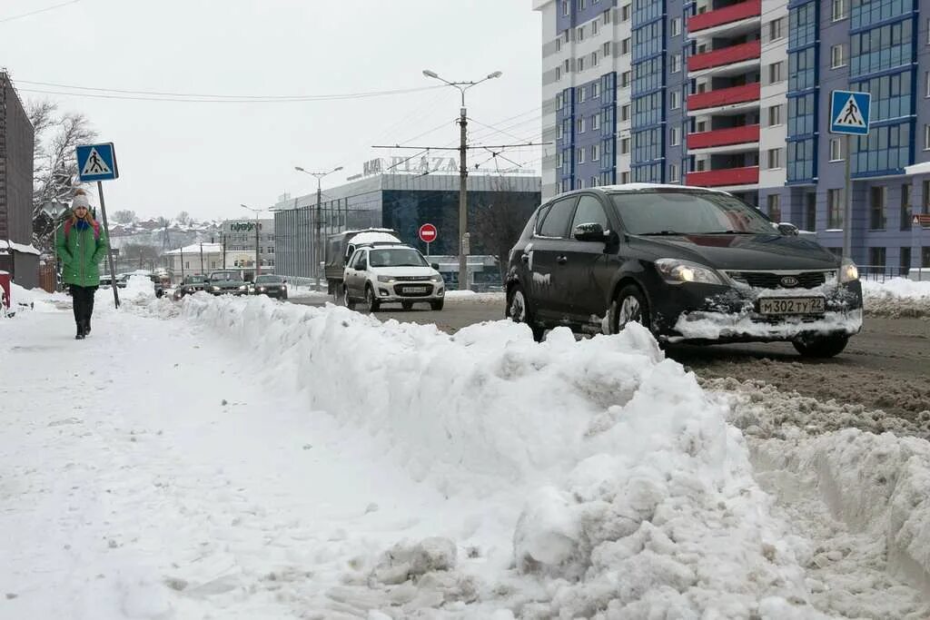 Россия 1 барнаул сегодня. Снегопад в Барнауле. Заснеженный Барнаул. Снежок Барнаул. Снег в Барнауле сегодня.