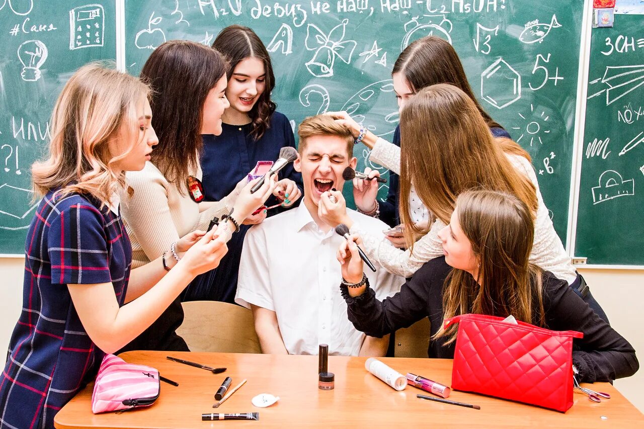 Идеи школьников. Идеи для школьной фотосессии выпускников. школьный выпуск фотосессия. фотосессия выпускного класса в школе. креативный выпускной.