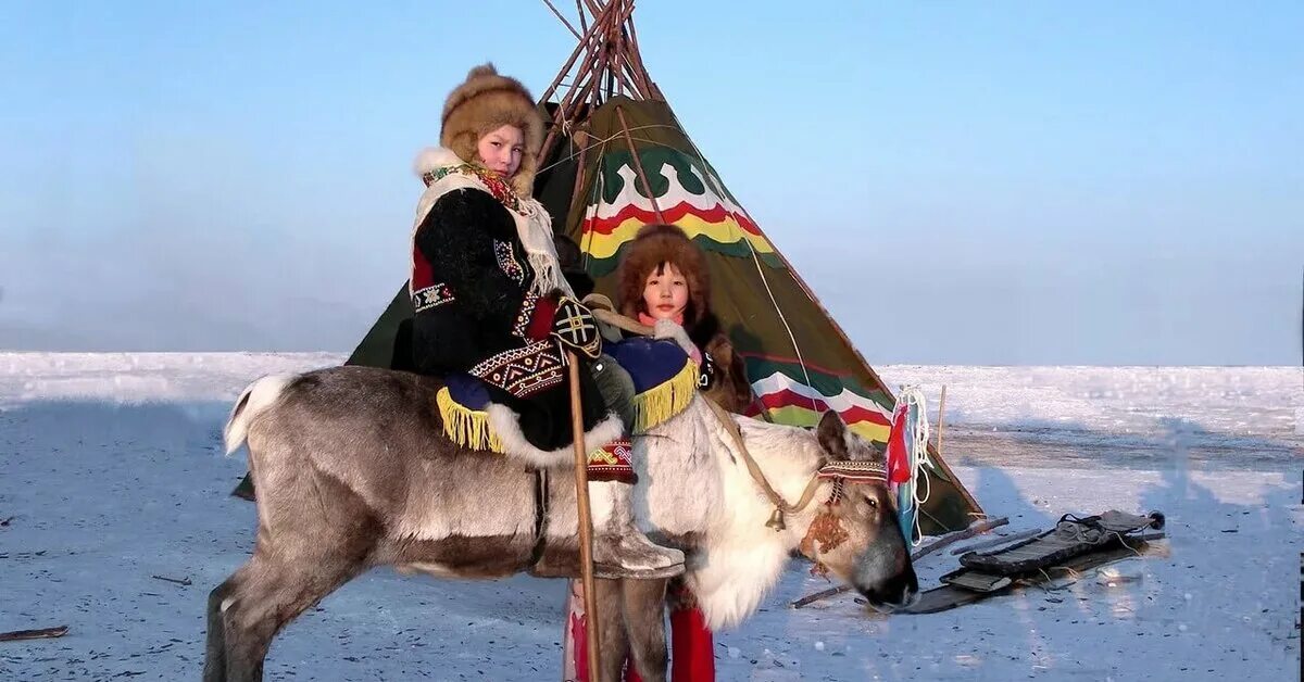 Якутская группа отукен. Ысыах якутский праздник. Что делают якуты. Что делают якуты. Долганы эвены эвенки якуты.