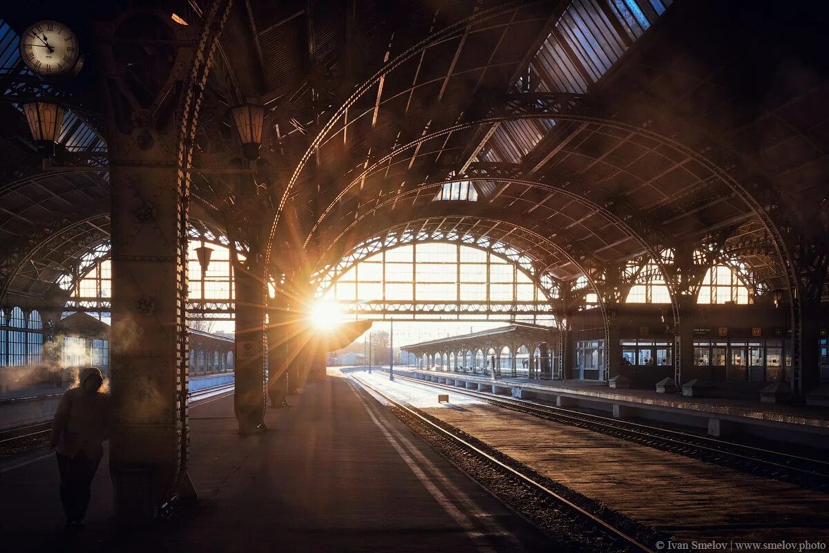 Поезда но пустой вокзал. Витебский вокзал санкт-петербург перрон. витебский вокзал перрон. витебский вокзал перон. витебский вокзал фотосессия.