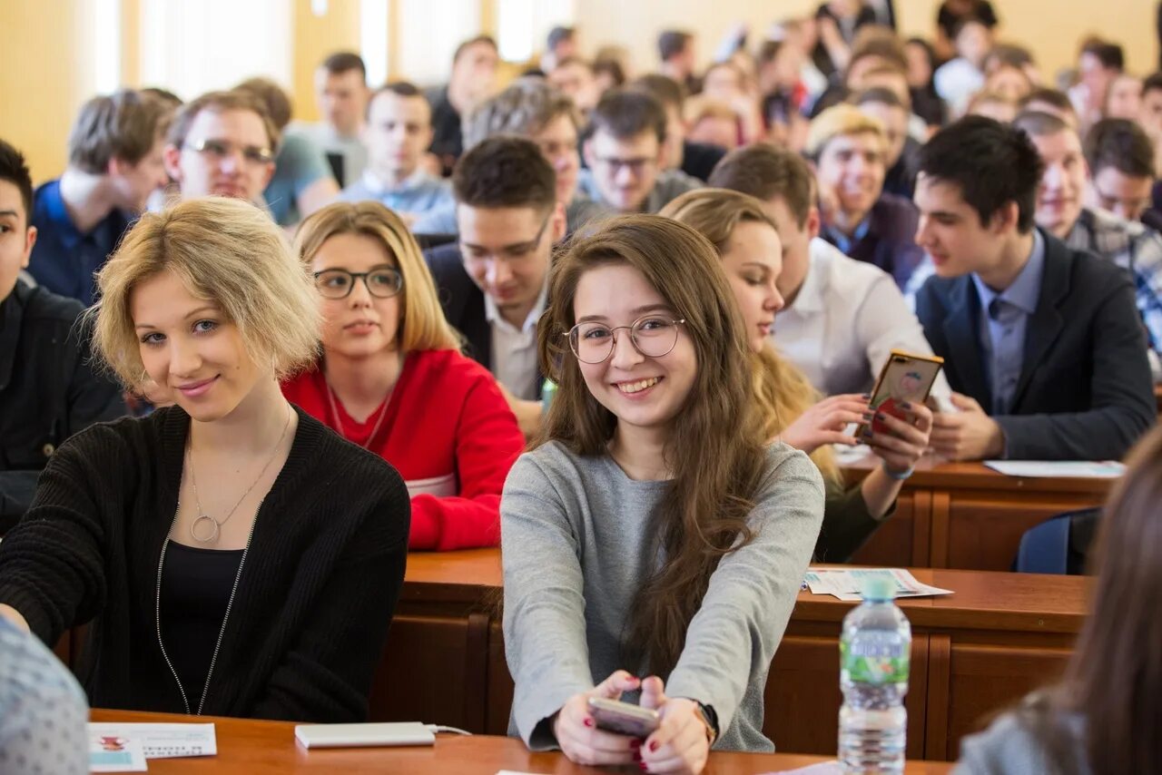 Образование современной женщины. Студенты в вузе. Поступить в вуз. Русские вузы. Университет студенты.