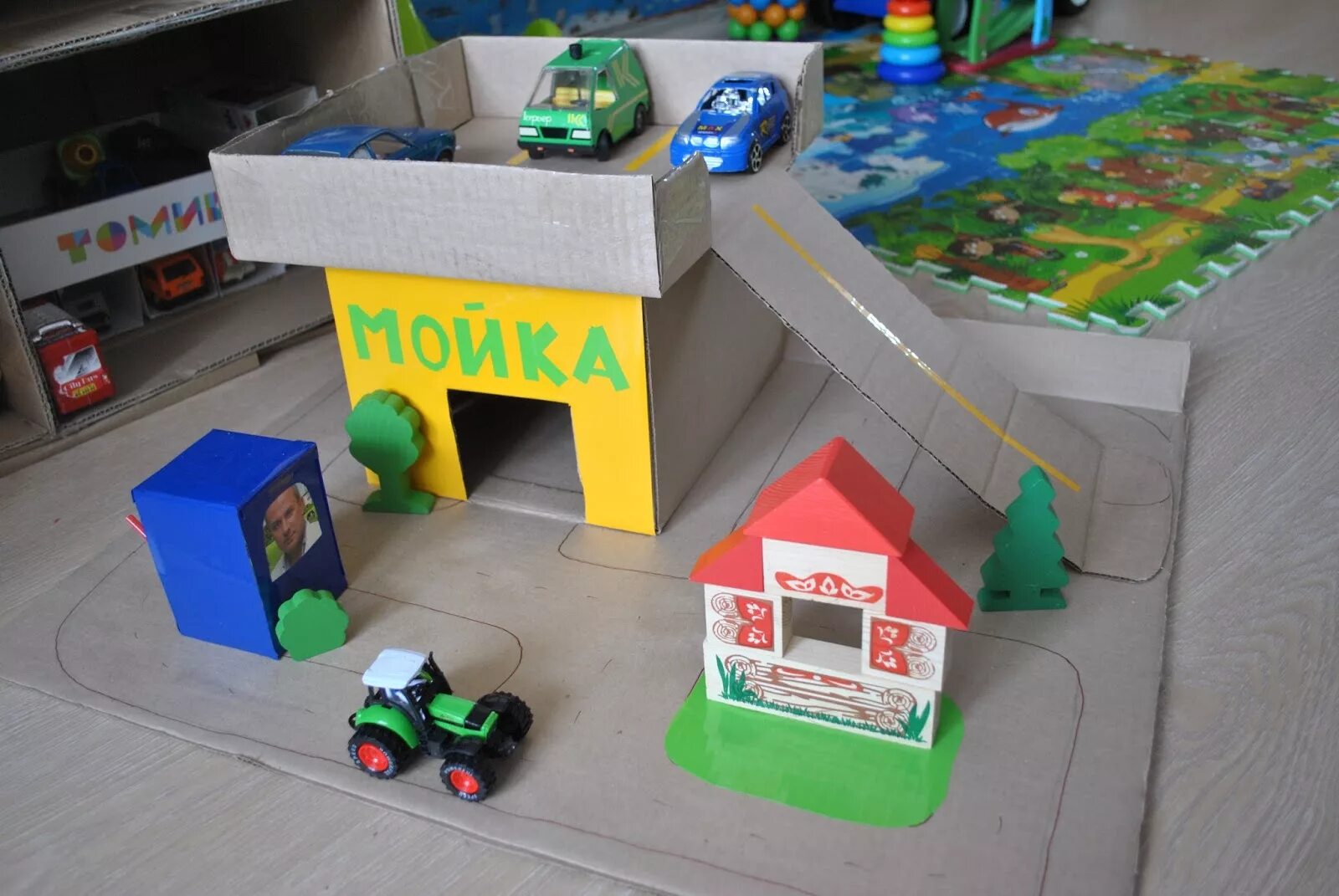 гараж из картона для машинок. парковка для машинок из картонной коробки. гараж для машинок своими руками из коробки. гараж из картона для машинок. гараж из картона для машинок.