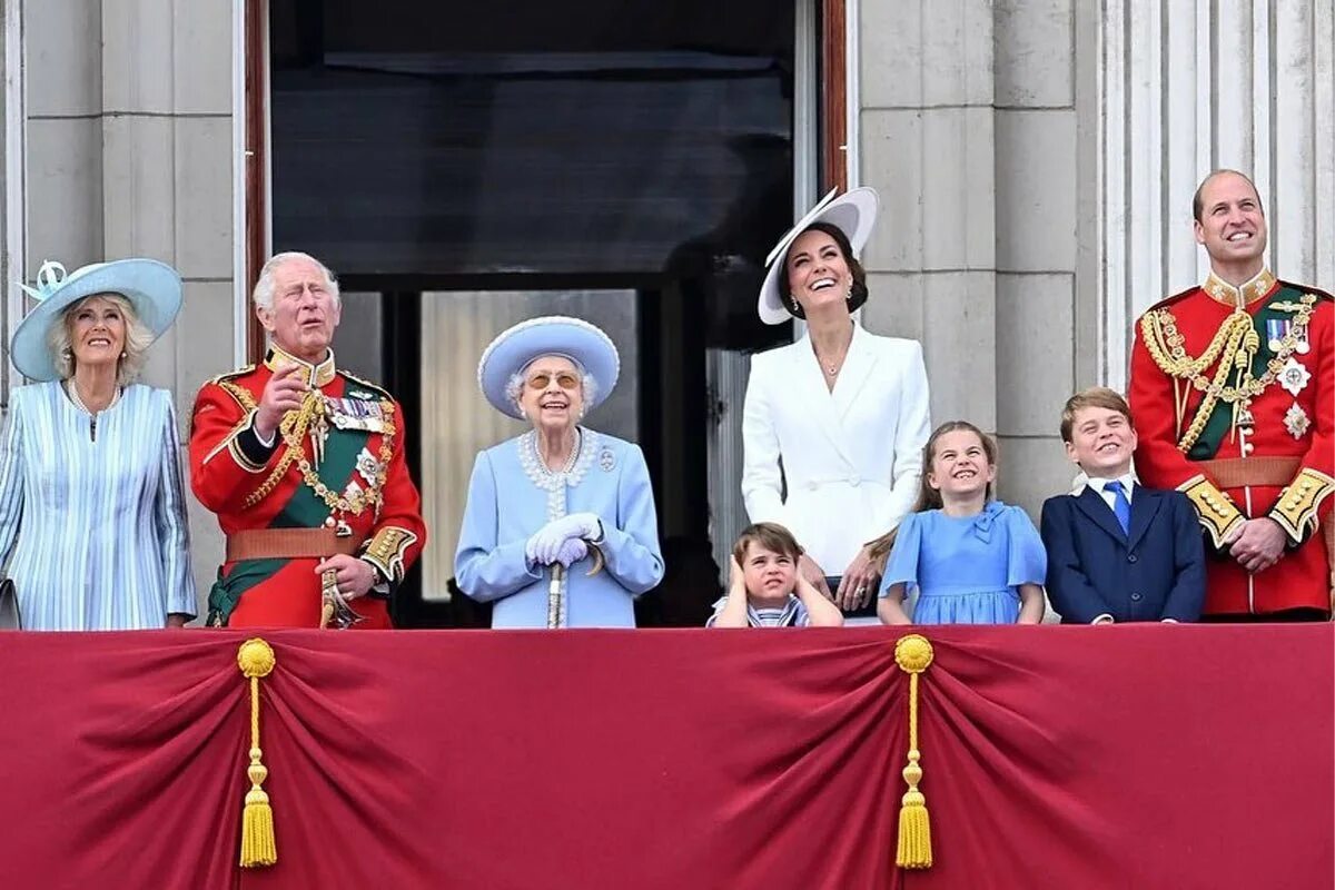 The Royal Family "Королевская семья"..  Уильям, герцог Кембриджский, внук королевы, сын принца Чарльза. Наследники престола великобритании