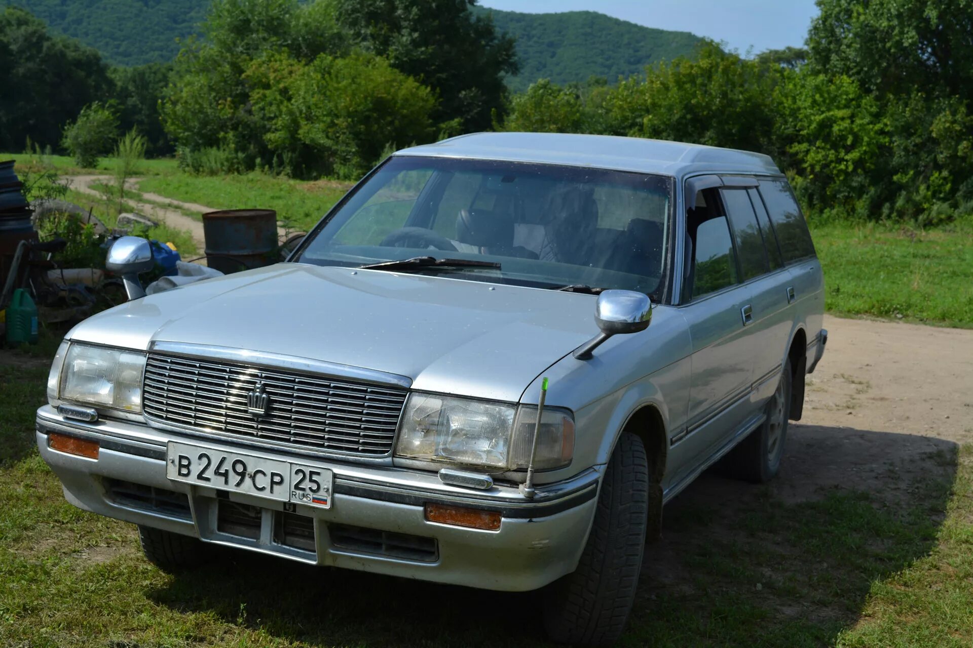 Краун приморском крае. Toyota crown s130 wagon. toyota crown s130 универсал. toyota crown универсал 1990. тойота краун 130 вагон.