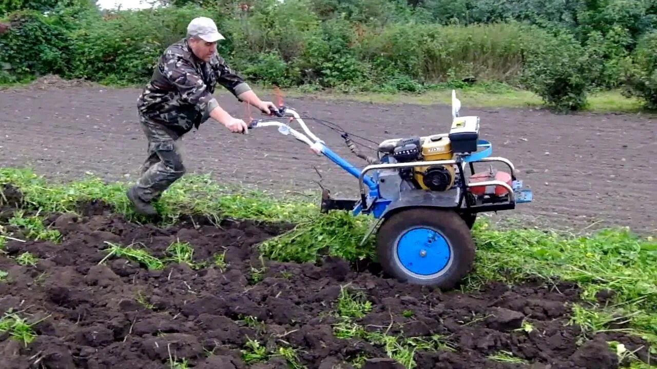 Пахать плугом видео