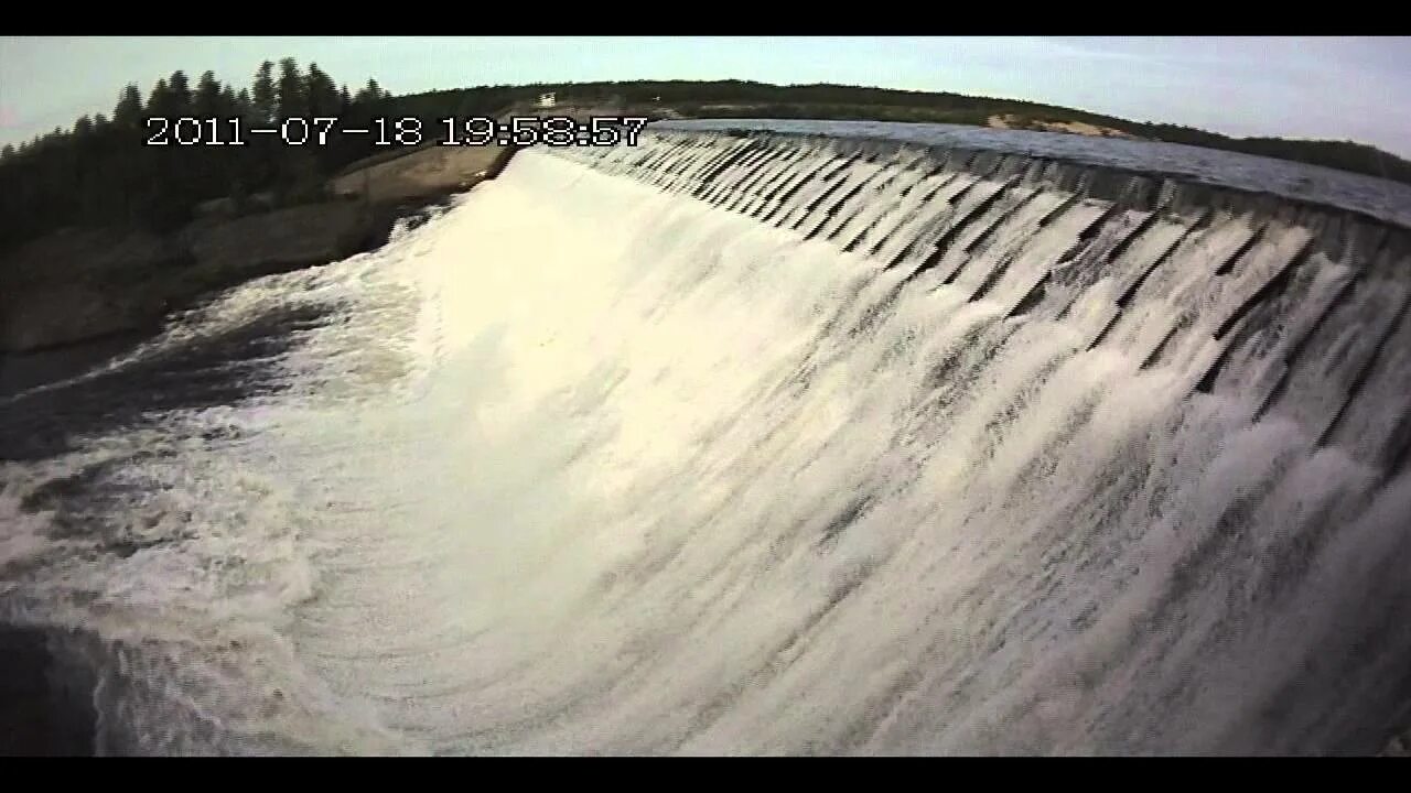 Размыв плотины в карелии