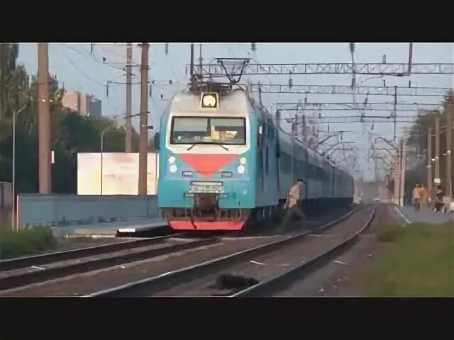 Тронется еще чуть чуть и поезд. Тронется еще чуть чуть и поезд