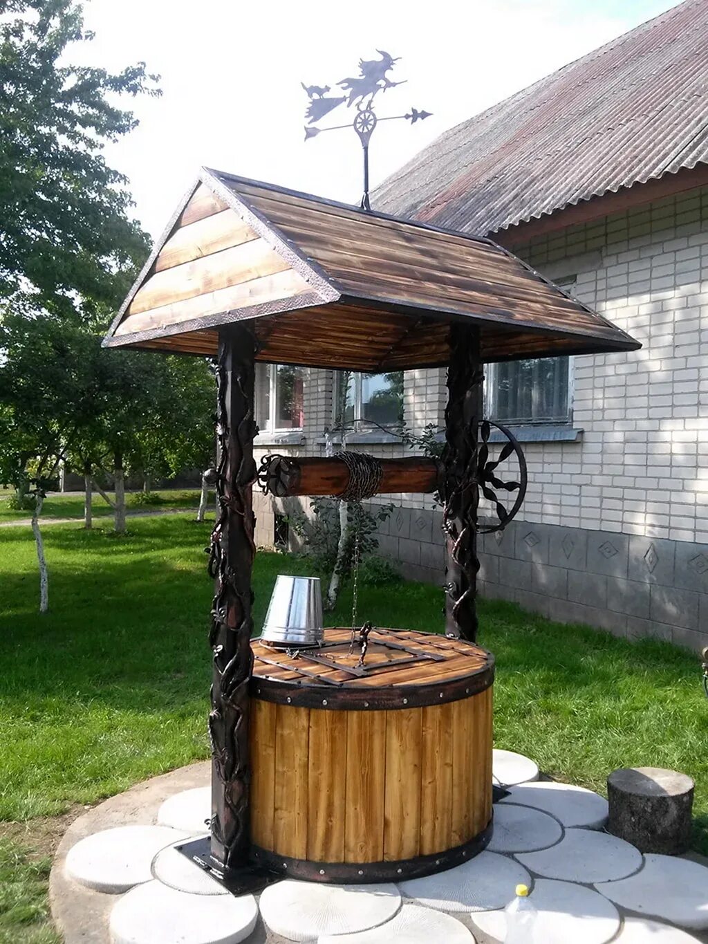 Как облагородить колодец из бетонных. Облагородить колодец. украшение колодца на даче. отделка колодца. красивый колодец.
