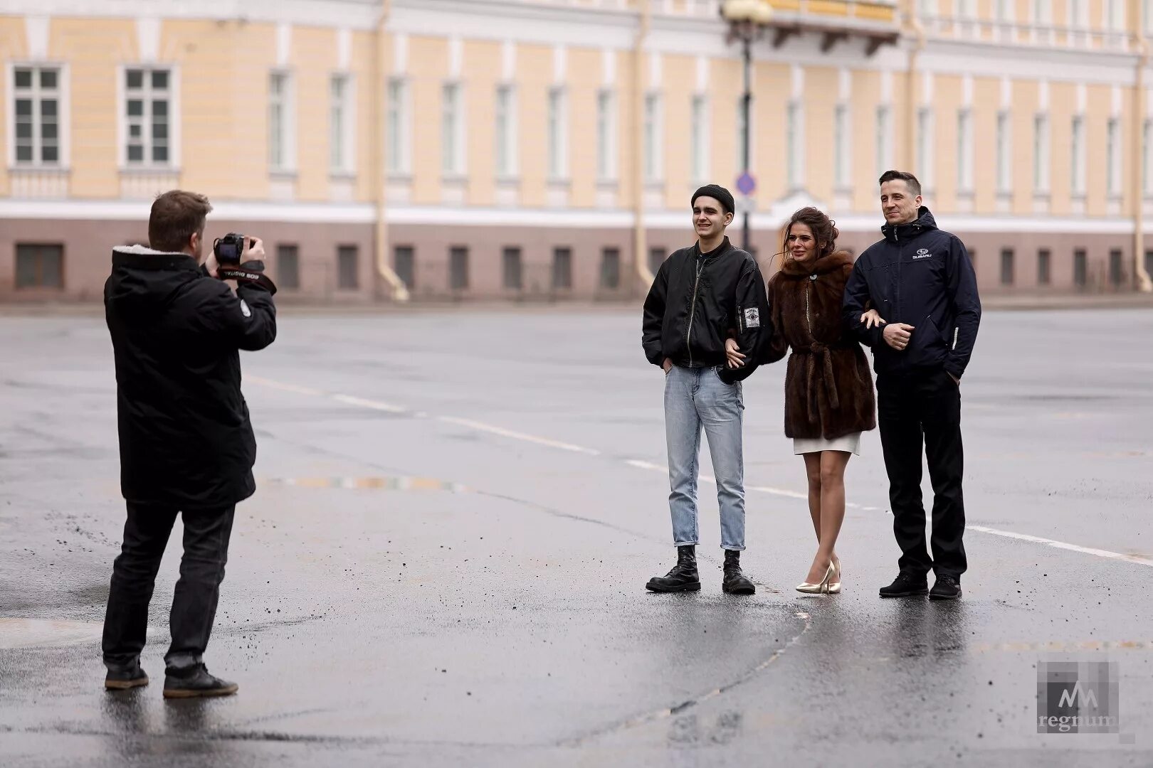 Последние новости в россии спб. Люди на улицах Питера. Жители Петербурга. Люди идут по улице. Люди на улице Россия.