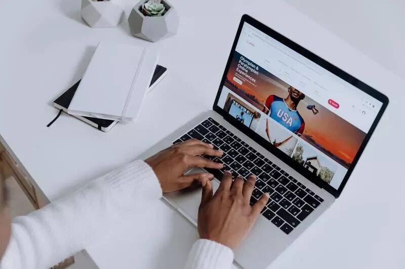 Browse the web. Browsing. testimonials on the internet.