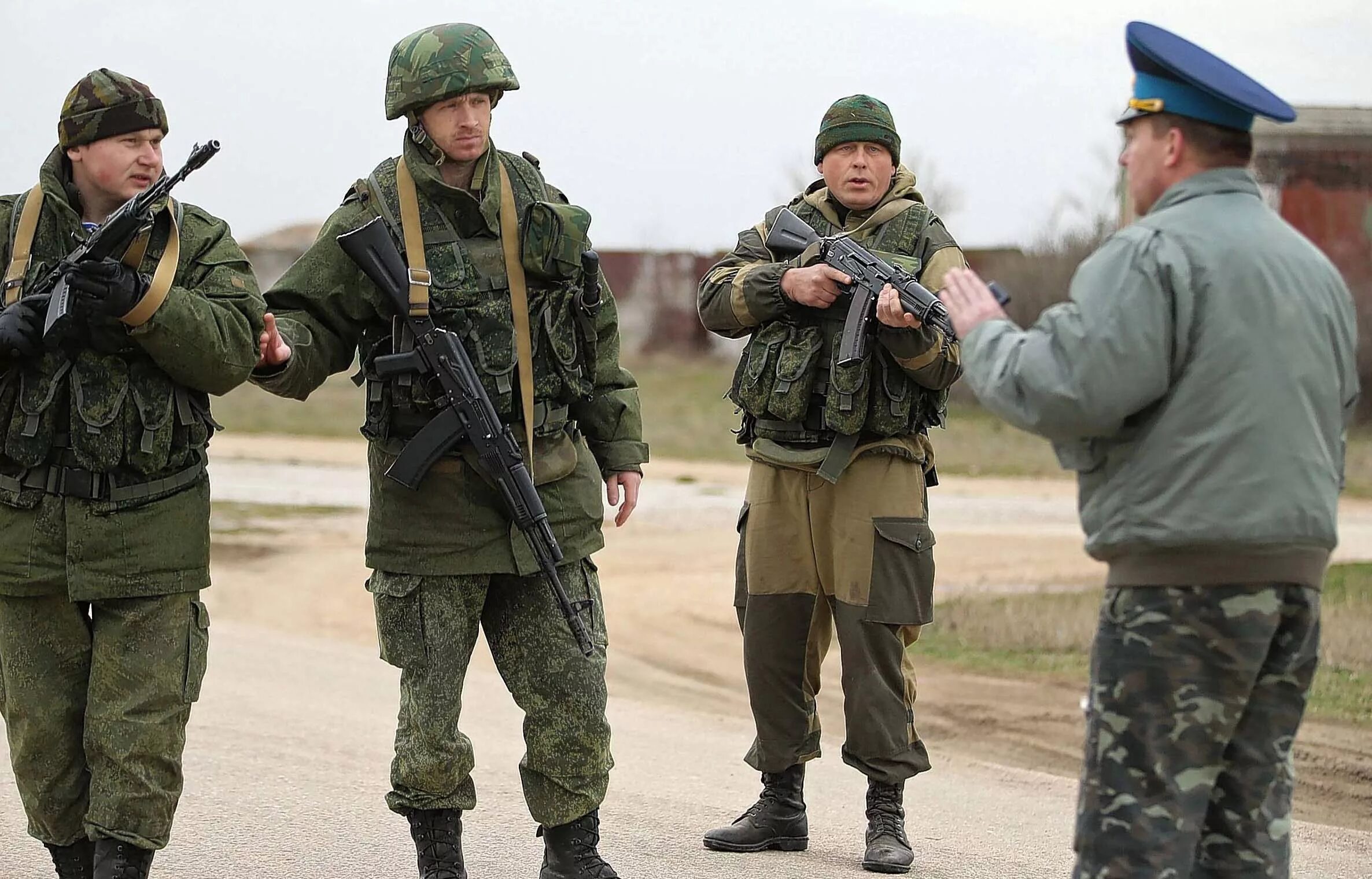 какие войска есть в крыму. российские военные в крыму 2014. вежливые люди армия. какие войска есть в крыму. призывники.