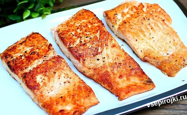 Как вкусно приготовить филе горбуши на сковороде. Горбуша на сковороде сочная. филе горбуши на сковороде. филе горбуши жареная на сковороде. филе горбуши жареное.