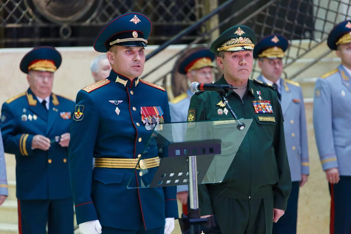 Парадная форма Генерала полковника вс РФ. Новая форма офицеров