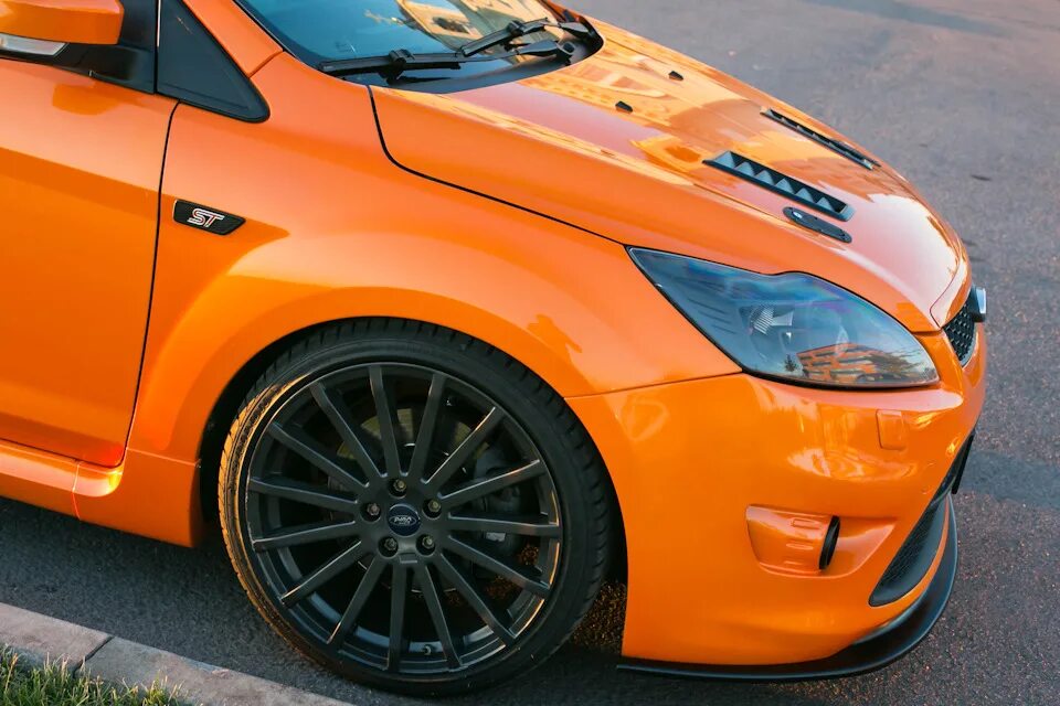 Ст тюнинг. Ford Focus 2 St Tuning. Ford Focus St Tuning. Ford Focus St 2022 Tuning. Сплиттер переднего бампера Форд фокус 2.