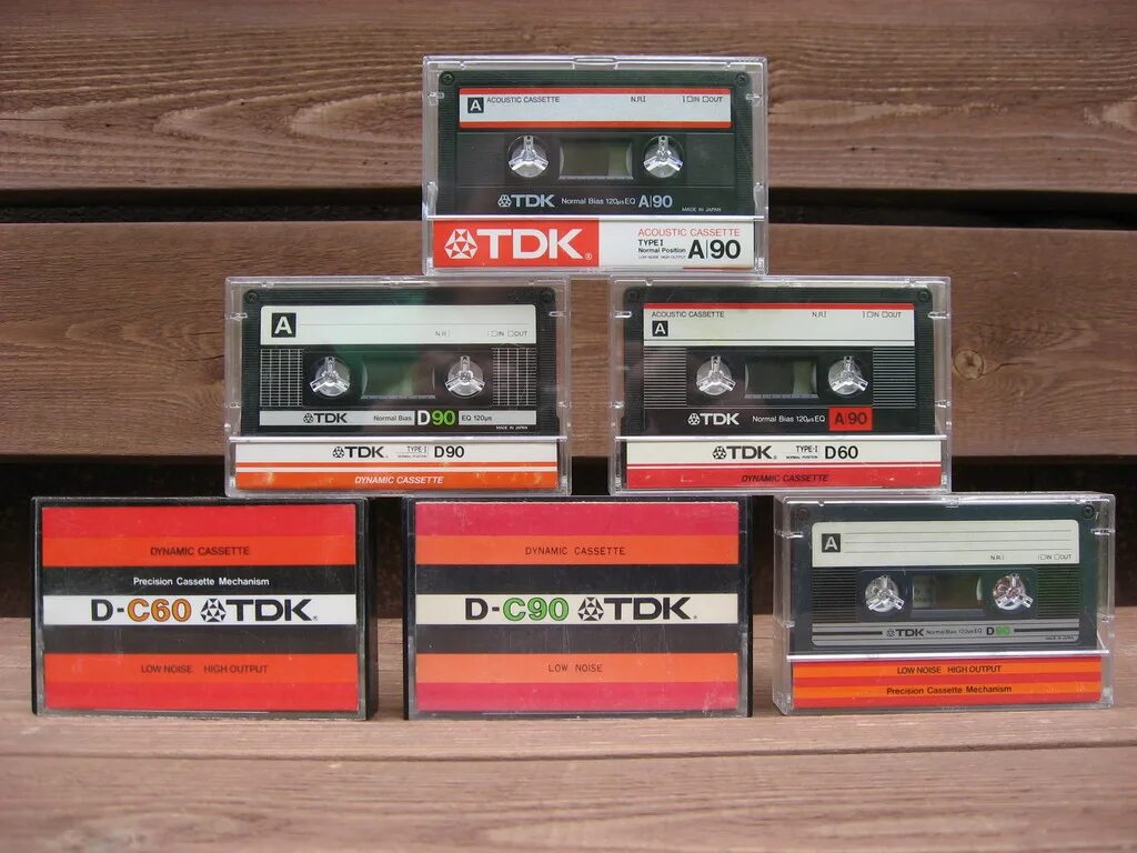 Покажи кассеты. Компакт кассета 80х. TDK кассеты 70х. Магнитофонная кассета СССР. Кассета с 90 СССР.