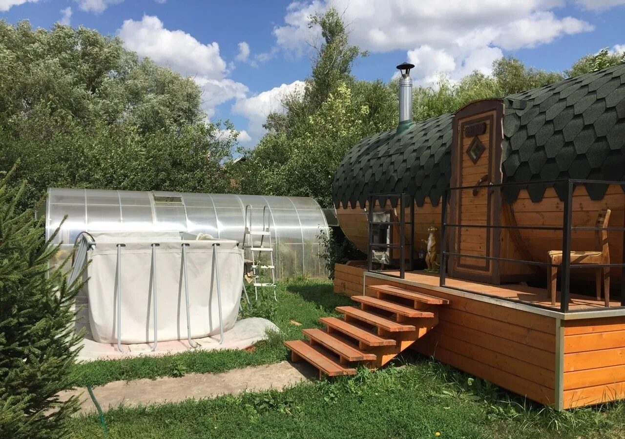 Сарай с теплицей. Деревянная теплица. Сарай с теплицей. Деревянная теплица на участке. Хозблок с теплицей.