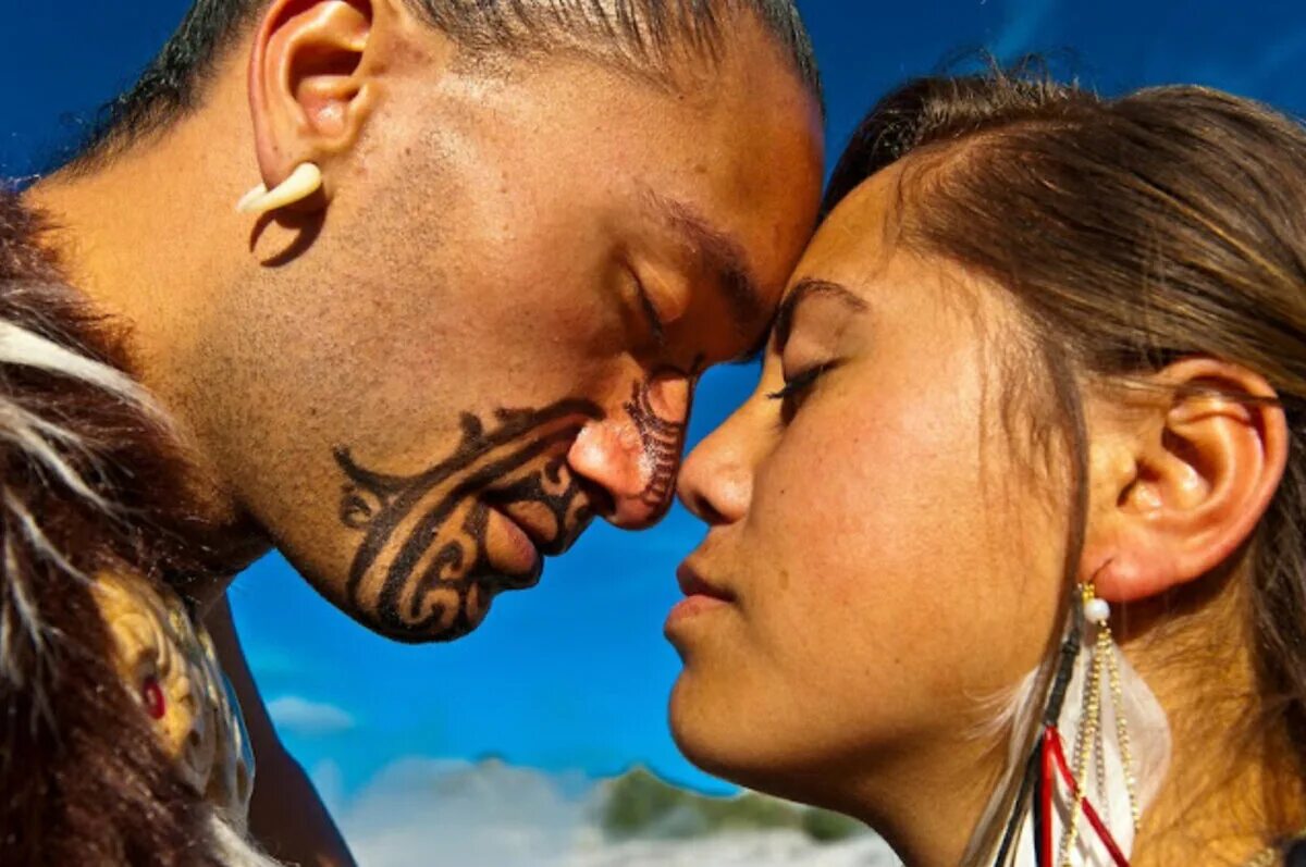 хонги маори. маури раса. новозеландия маори. полинезийцы самоанцы. майори племя.