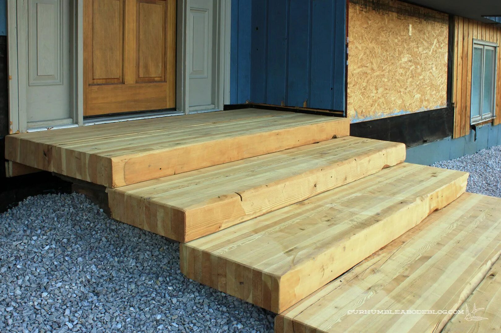 Step wood. Лестница из ламината квик степ. Красивые деревянные лестницы. Деревянный мебельный щит. Ступени из дерева.