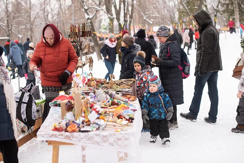 рождественская ярмарка. красная площадь гум ярмарка карусель. ярмарка зима. новогодняя ярмарка. львов рождественская ярмарка.