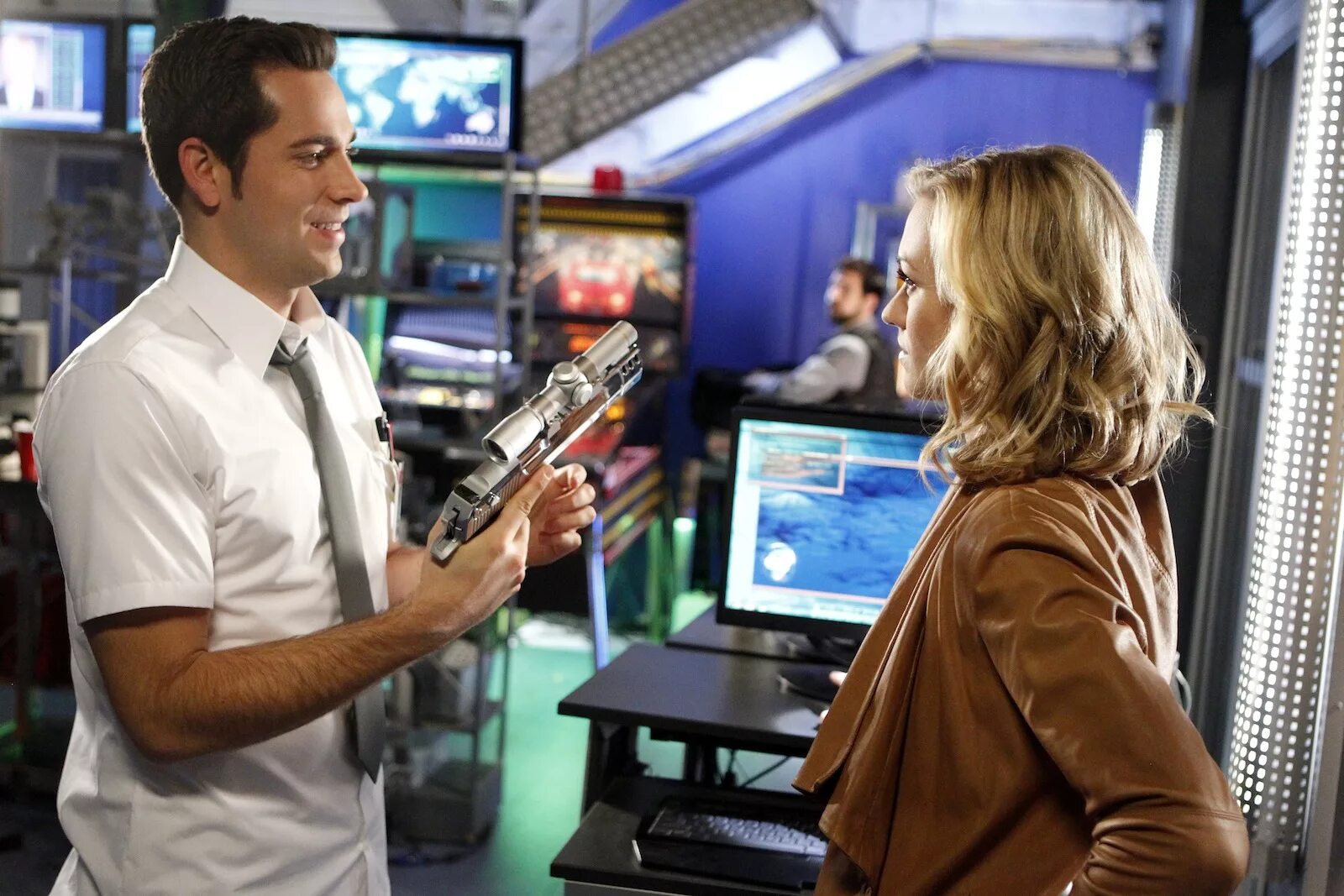 Chuck 01. Чак 2007. chuck bartowski.
