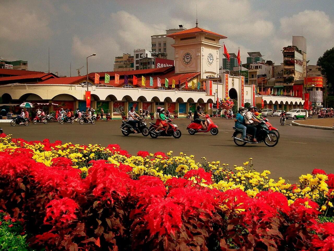 Столица вьетнама название столицы. Сайгон хошимин. Ho chi minh city вьетнам. Рынок бен тхань. Сайгон сейчас.