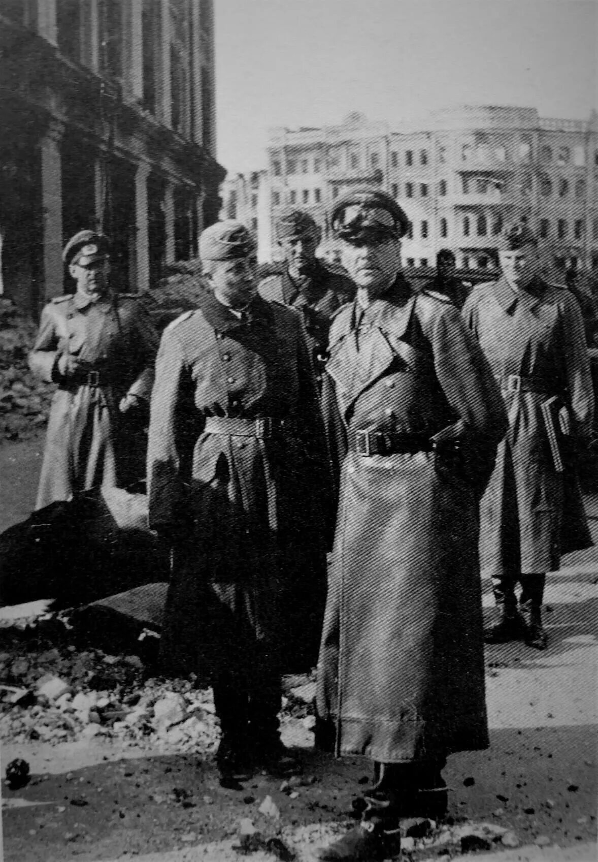 Окружение 6 немецкой. Пленные немцы в Сталинграде Паулюс.