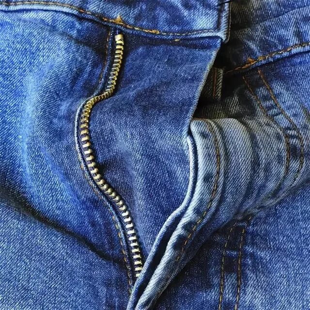 Ширинка на брюках. Ширинка на джинсах. Петли для ремня на брюках. Спустила джинсы. Шлевка для ремня на брюках.