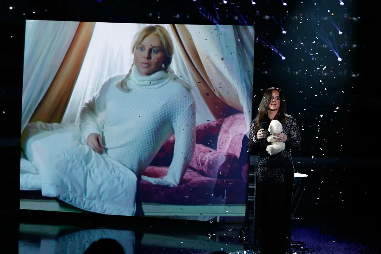 Зимний сон пародия. Клип алсу зимний сон. Зимний сон пародия. Сергей маковецкий алсу. Один в один! алсу.