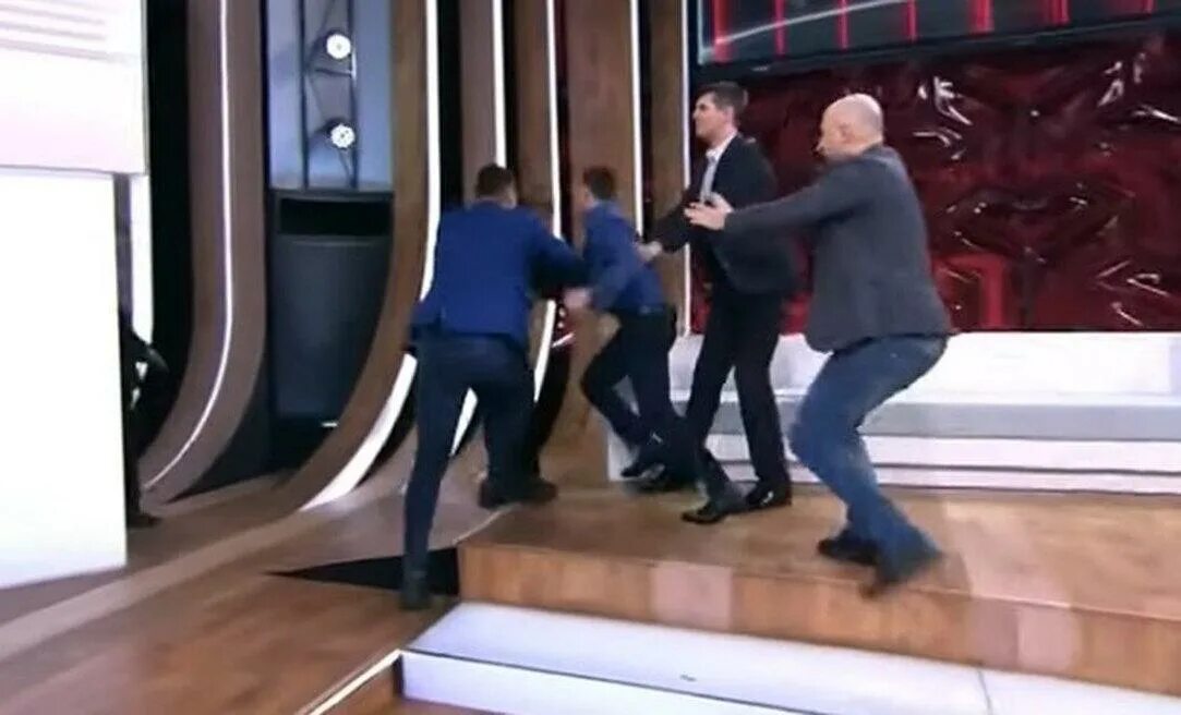 Ведущая ток шоу открытый эфир. Куда делась программа открытый эфир. Открытый эфир звезда эксперты. Ведущая телеканала звезда надана фридрихсон. Ведущая ток шоу открытый эфир.