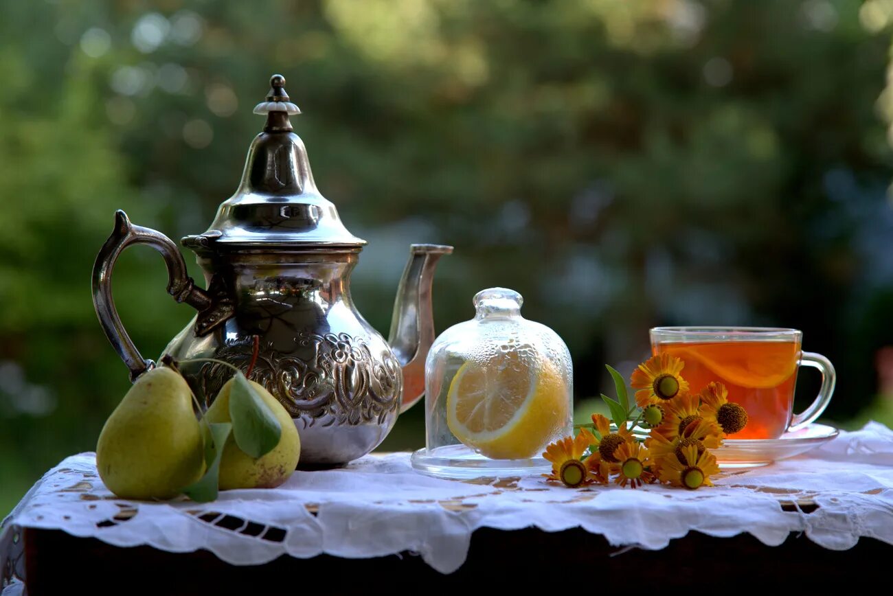 Красивое чаепитие картинки. Натюрморт на природе. Чай на природе. Чаепитие. Натюрморт чаепитие.