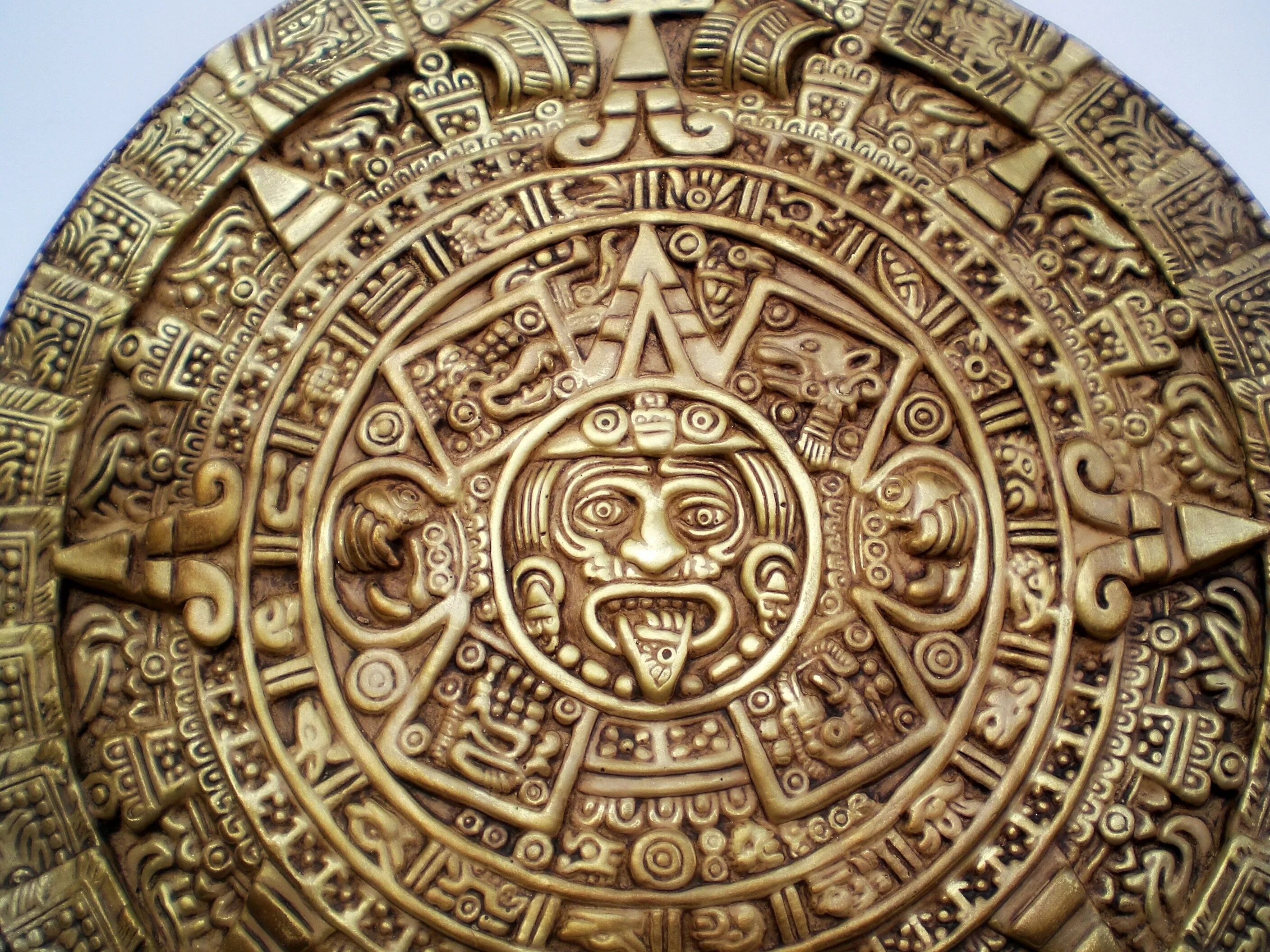 Календарь майя почему так назван. Солнечный календарь Майя. Календарь индейцев Майя. Камень солнца ацтеков. Календарный круг Майя.