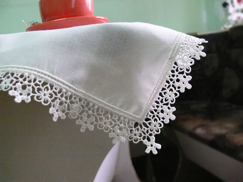 горловина обработана кружевом. обработка горловины кружевом. обработка кружева. обработка кружевом. шитое кружево.