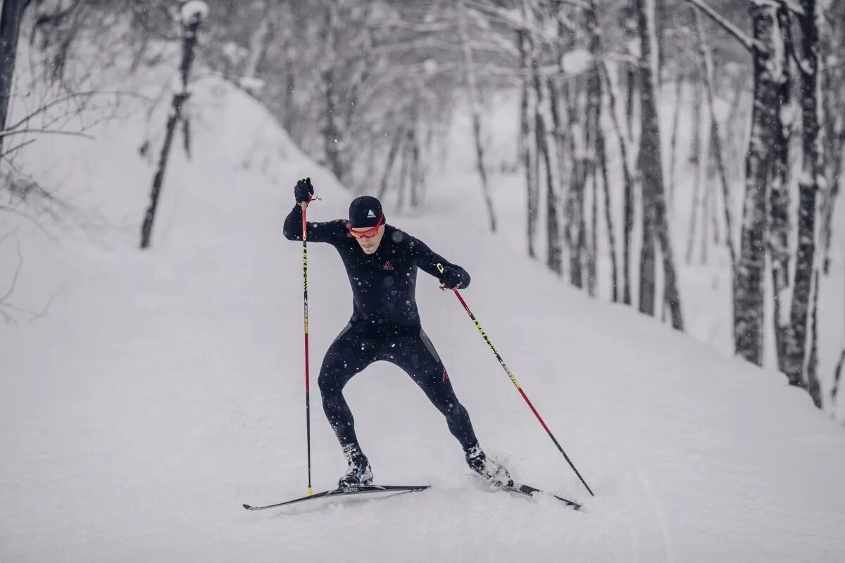 Running skiing