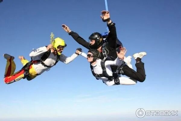 Прыжок с парашютом мензелинск. Мензелинск прыжки с парашютом. Мензелинск прыжки с парашютом. Парашютисты мензелинск. Мензелинский парашютный аэроклуб.