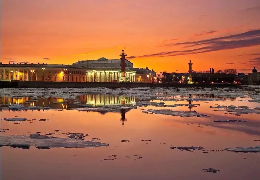 Санкт-Петербург. Стрелка Васильевского острова осень. Стрелка Васильевского острова весной. Стрелка Васильевского острова панорама.