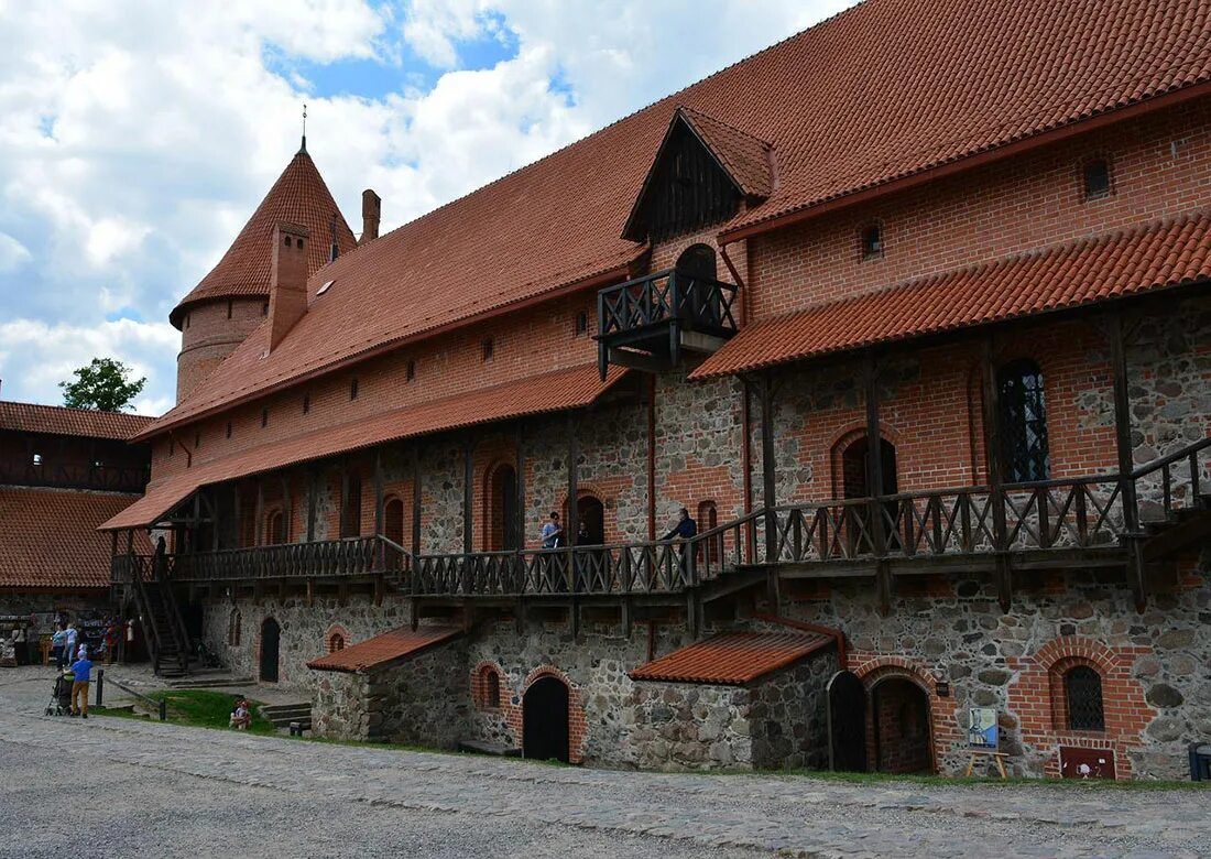 Тракайский замок. Замок Тракай в Литве. Крепость Тракай Литва. Тракайский замок Тракай. Тракайском замке Литва.