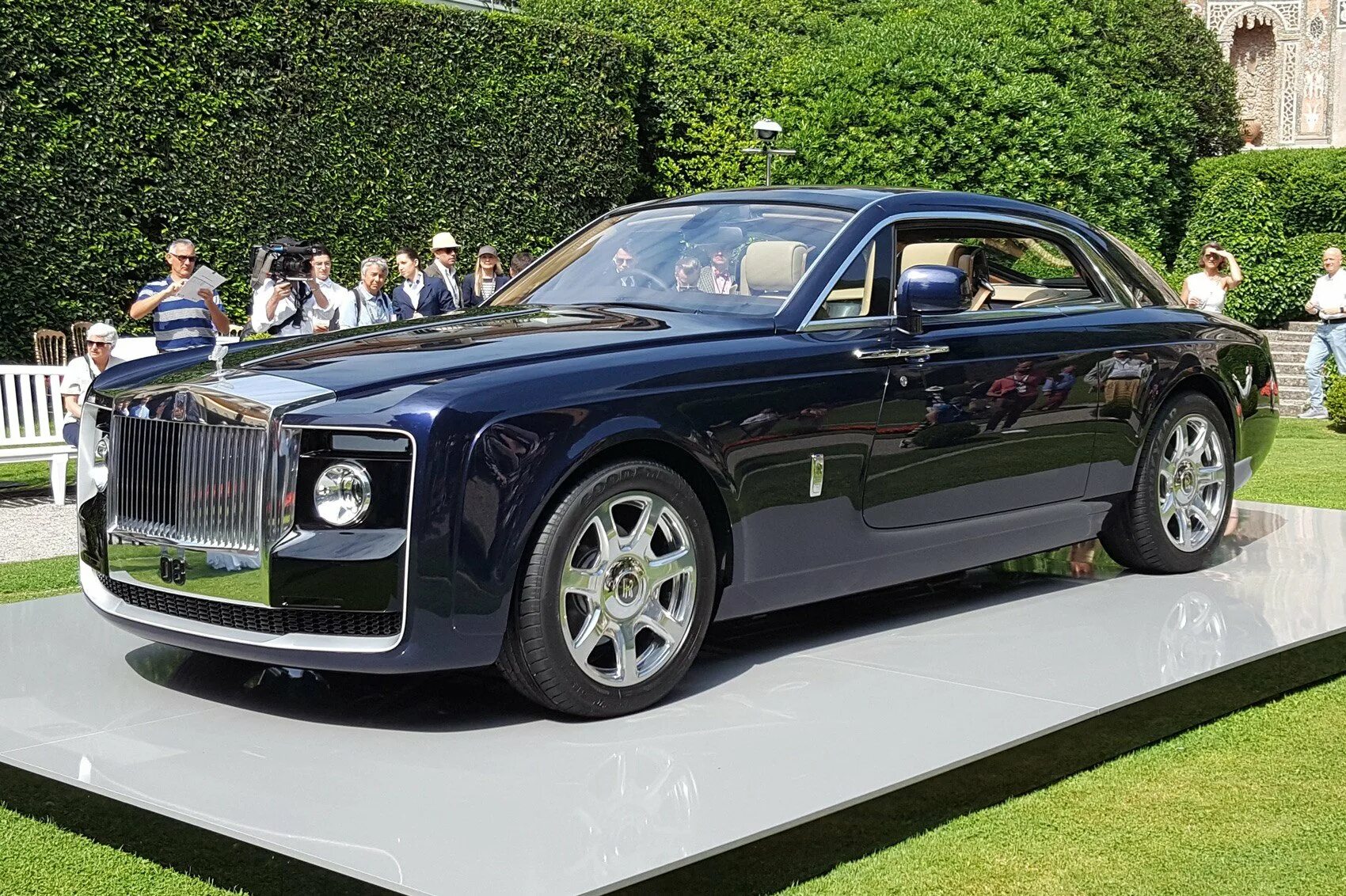 Роллс Ройс Sweptail. Роллс Ройс Sweptail 2021. Rolls Royce Sweptail 2020. Роллс Ройс 2022. Машина за 1 доллар