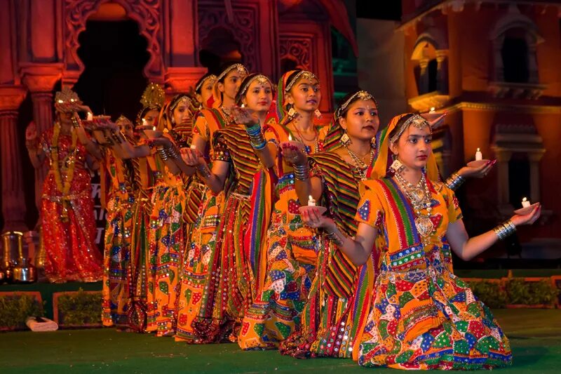 Музыка индиска. Фестиваль Наваратри индийский. Праздник Васанта Наваратри. Васанта Наваратри в Индии фото. Танец Гарба Индия.