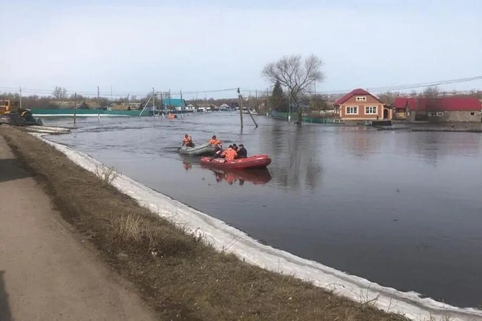 Паводок в башкирии на сегодня 2024. Азнаево Бижбулякский район. Паводок Уфа. Наводнение в Бижбулякском районе. Бижбулякский район затопило.