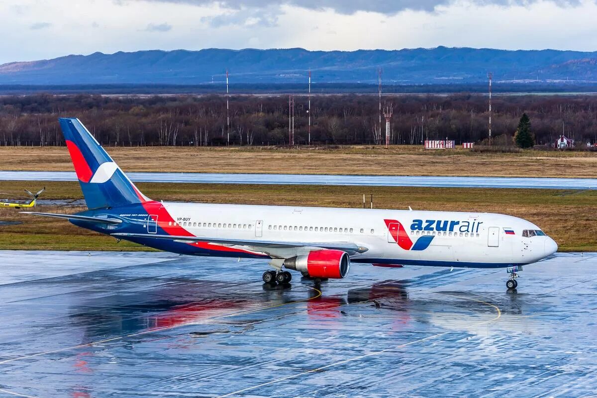 Авиабилеты azur air. Авиакомпания Азур Эйр. Азур Эйр самолеты. Парк авиакомпании Азур Эйр. Azur Air в Уфе.