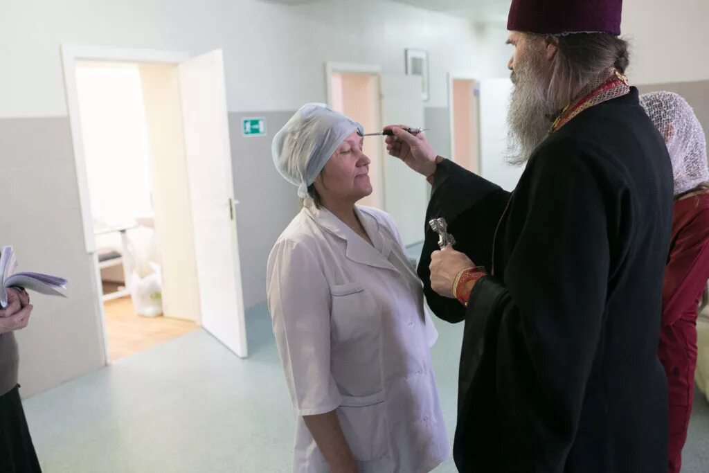 Валентин феликсович войно-ясенецкий. Поселок уралец больница. Батюшка врач. Священник алексей сергеев врач. Священнослужители болхна георгий бацунов.