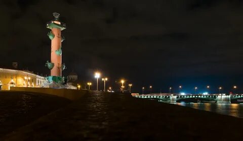 Колонна ночью