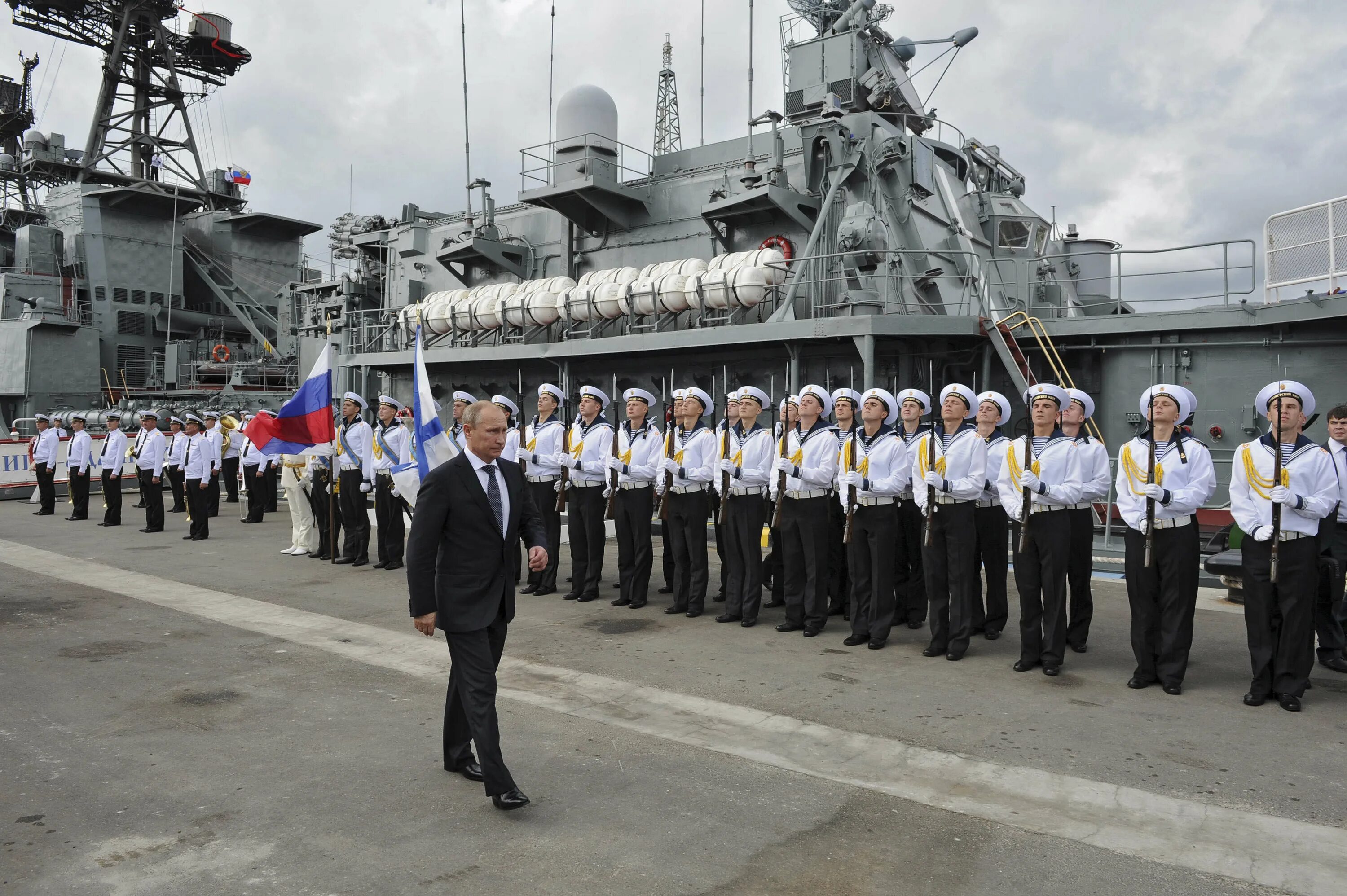 Корабль военно морских сил россии. Экипаж БПК вице Адмирал Кулаков. БПК Левченко командиры. Командир ГРКР Варяг.