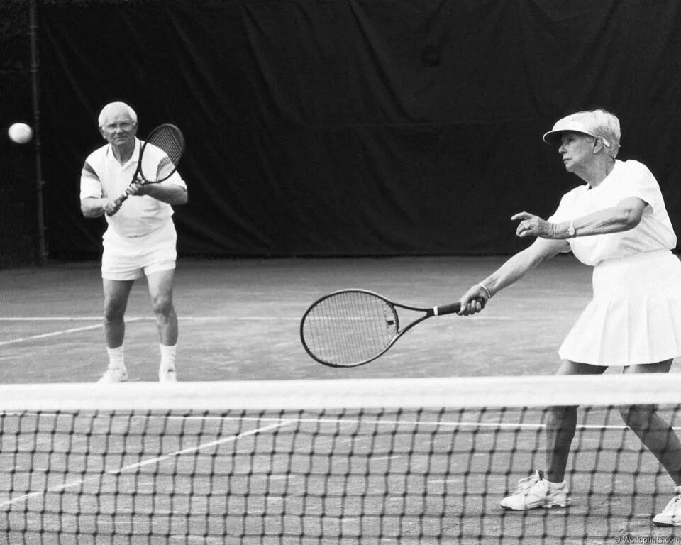 старые теннисистки. в уимблдоне состоялся первый теннисный турнир. британский теннис. игра в лаун теннис. финал теннисного "уимблдона–1996".