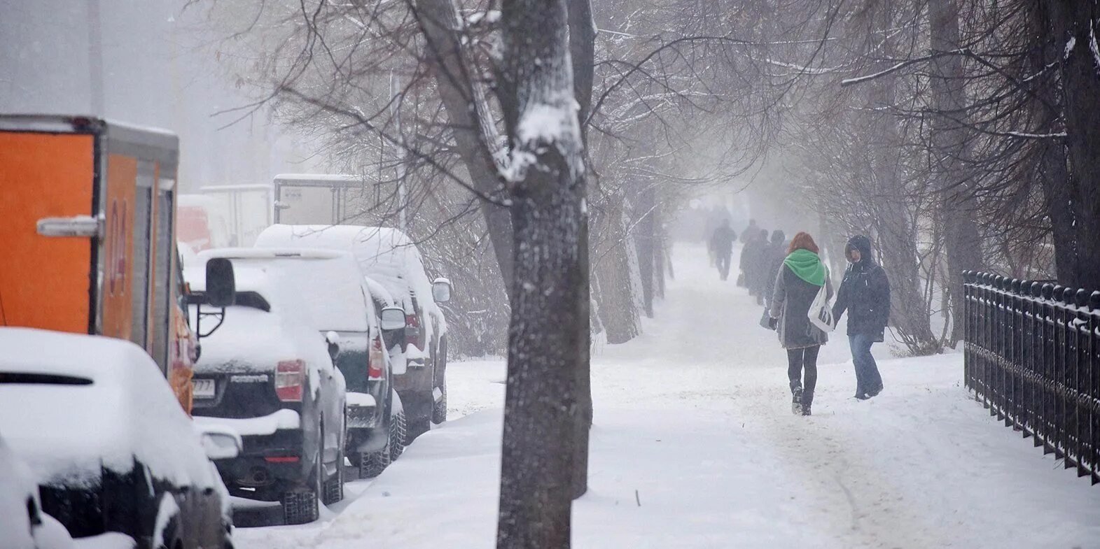 Сильный снегопад будет сегодня. Метель в Москве сегодня. Метель в Москве сейчас. Снегопад в Москве сегодня. Снежная буря в Москве сегодня.