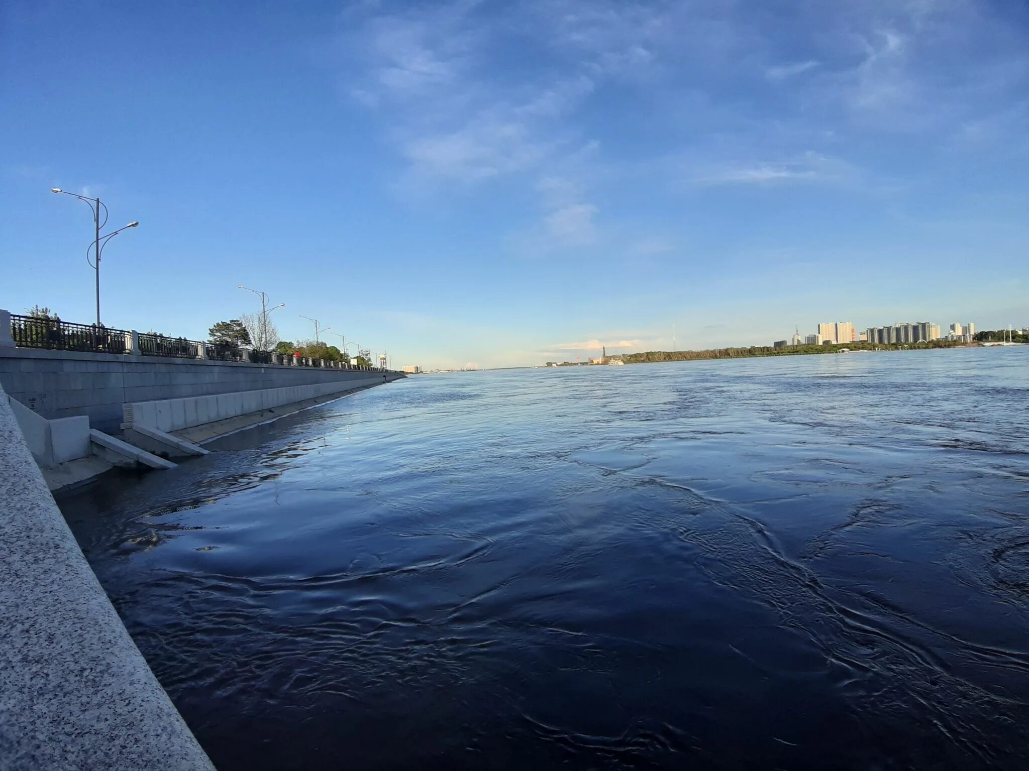 Благовещенская река. Дамба в благовещенске. река амур благовещенск.