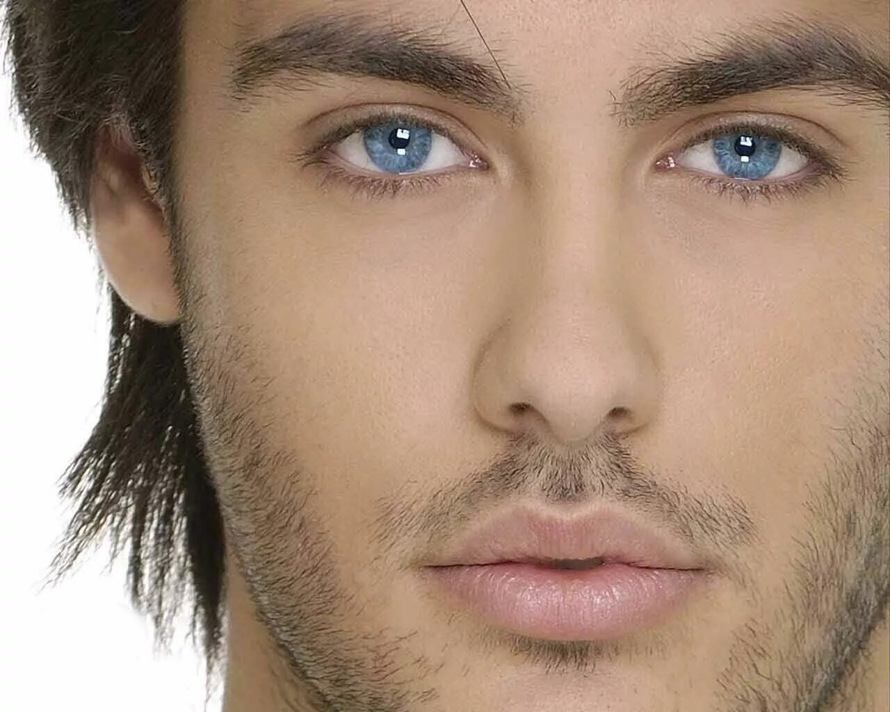 Голубоглазого мужа. Никос Мартакис. Костас Мартакис с голубыми глазами. Костас Мартакис голубой. Kostas Martakis глаза.