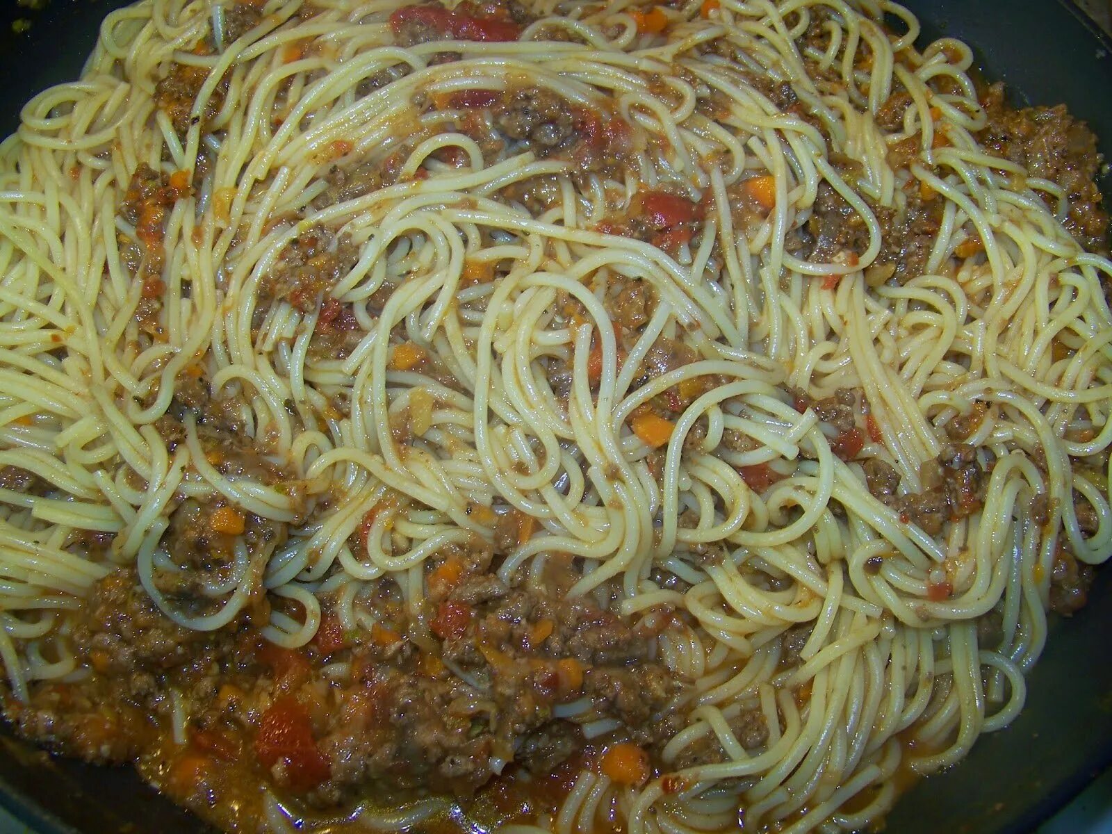 Сочная говядина гриль со спагетти Grilled beef with pasta Wołowina smażona z mak